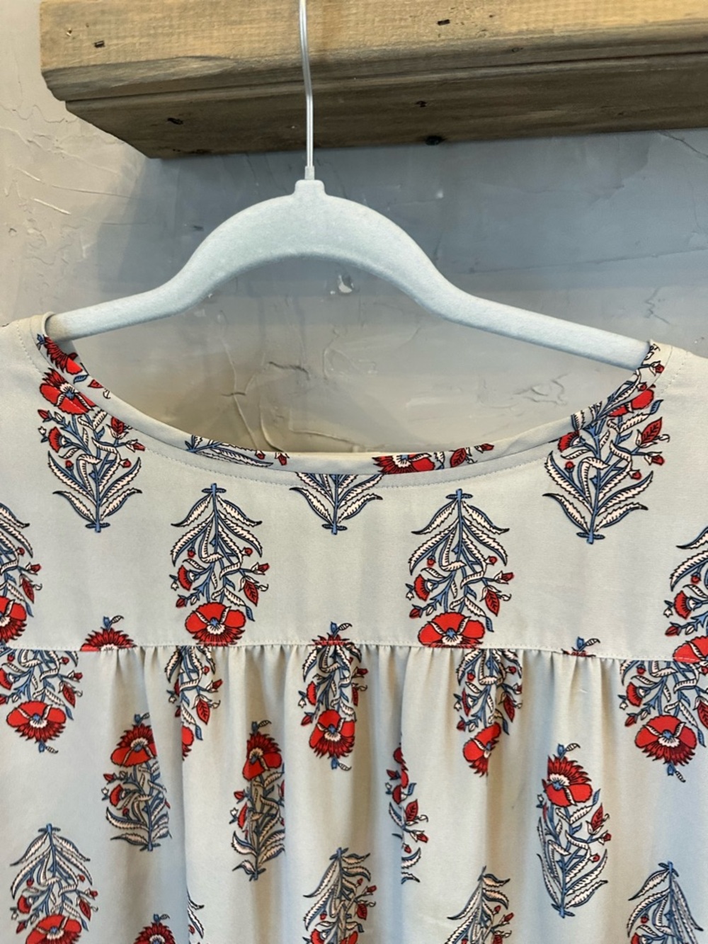 LOFT Ivory Gray Long-Sleeve Floral Peasant Blouse with Red Print sz L - Picture 6 of 13